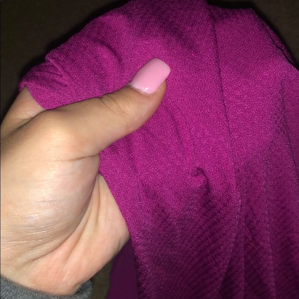 Size 4 lulu tank with built in bra - Picture 4 of 4